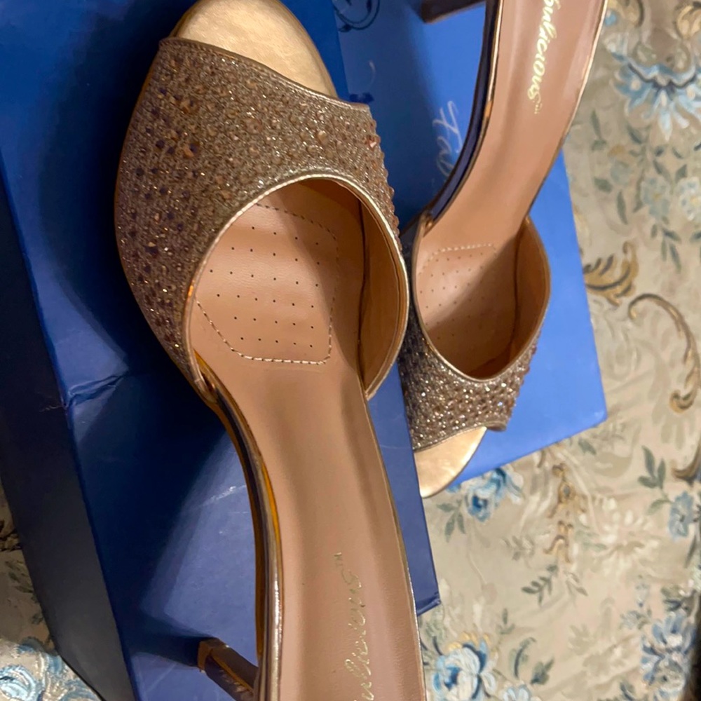 Women’s size 10 Fabulicious Gold bling heels